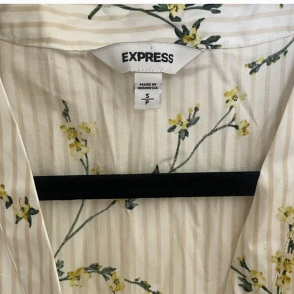 ⭐️ Tie Bottom Striped Floral Business Casual Work Minimalist Chic Glam Blouse - Picture 3 of 5